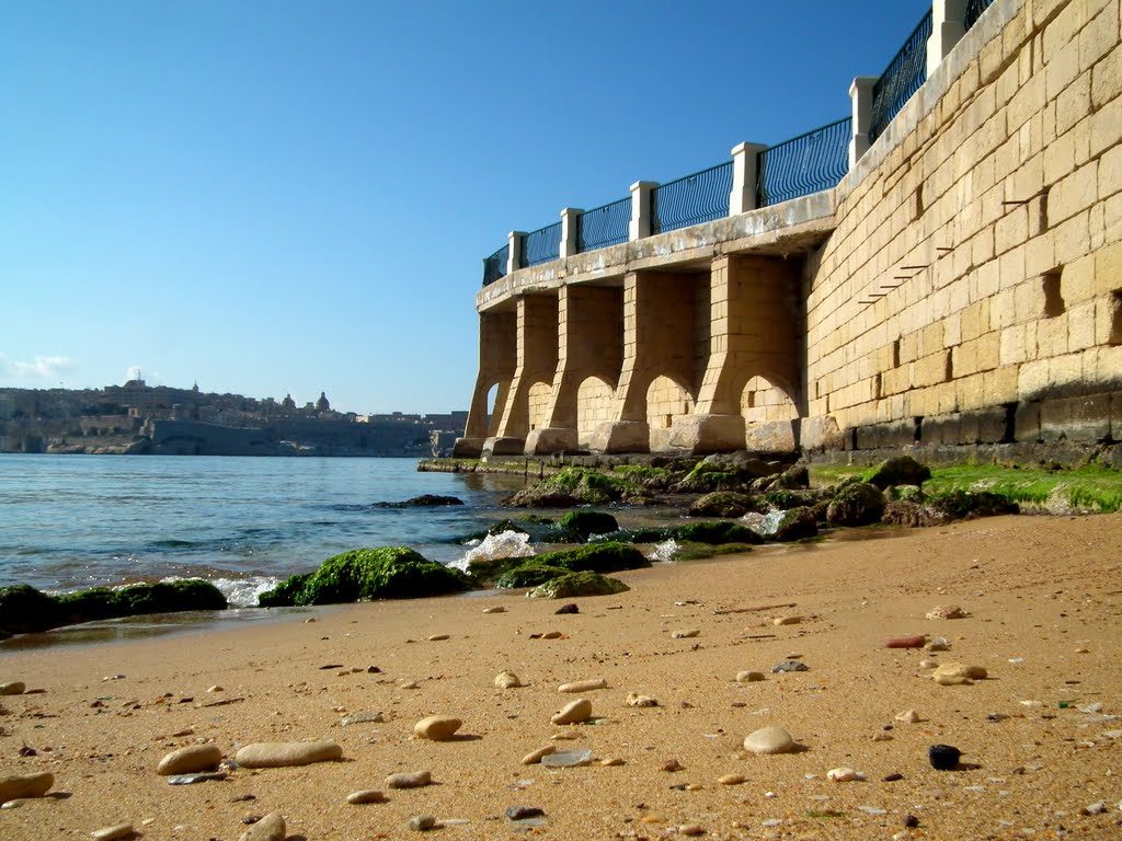 Renella Bay with a view on Valletta