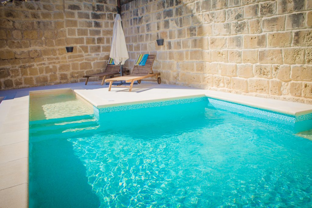 swimming pool bed and breakfast malta
